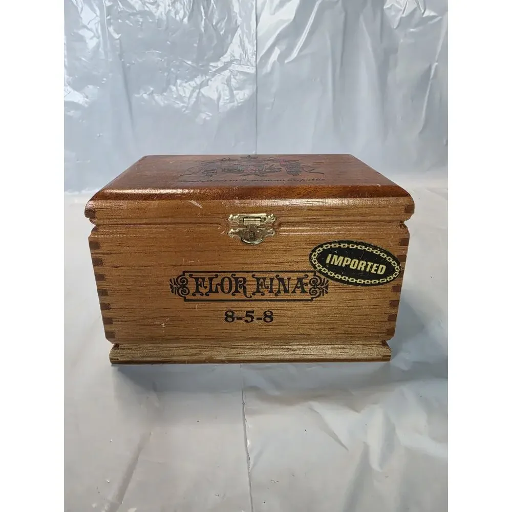 Flora Fina Wooden Cigar Box 8-5-8 Imported Dominican Republic A Fuente Handmade